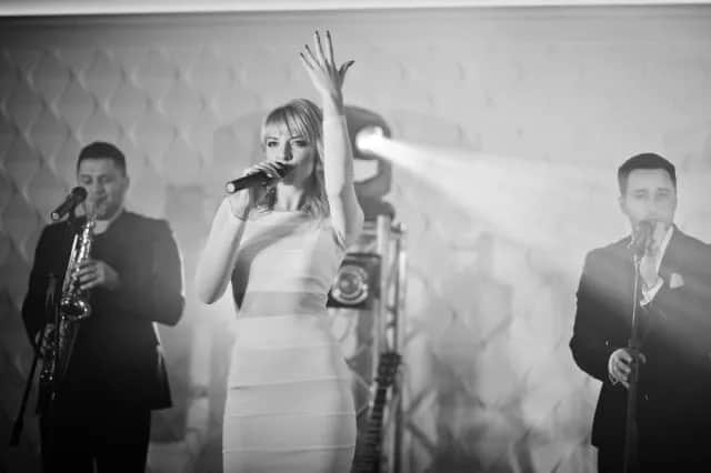 Jak dobrać strój wokalny? Poradnik dla wokalistów