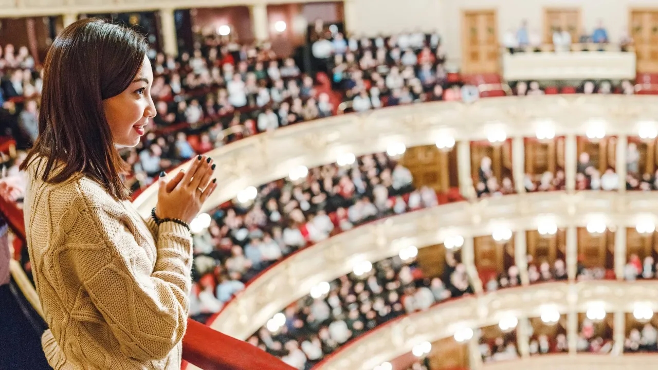 Filharmonia jak się ubrać: uniknij modowych faux pas na koncercie