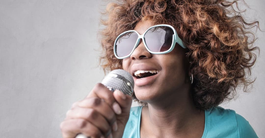 Jak zadbać o kondycję głosu przed nagraniami w studio?