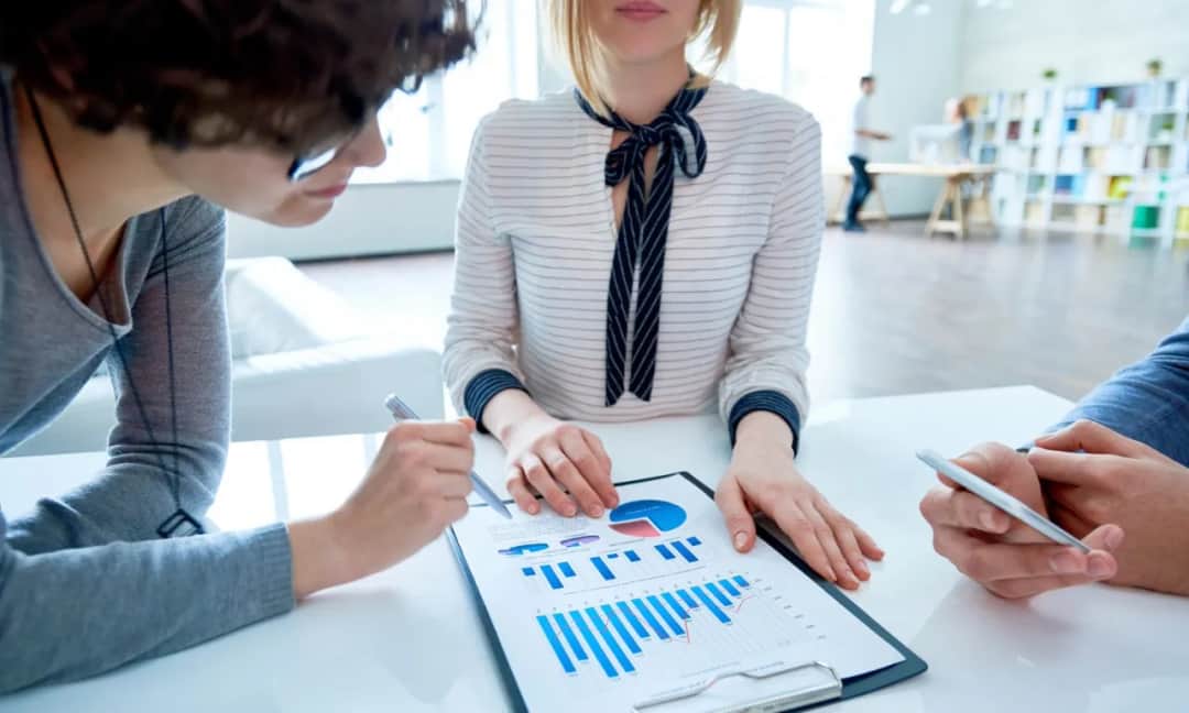 Jak skutecznie analizować reklamy TV: metody i wskaźniki