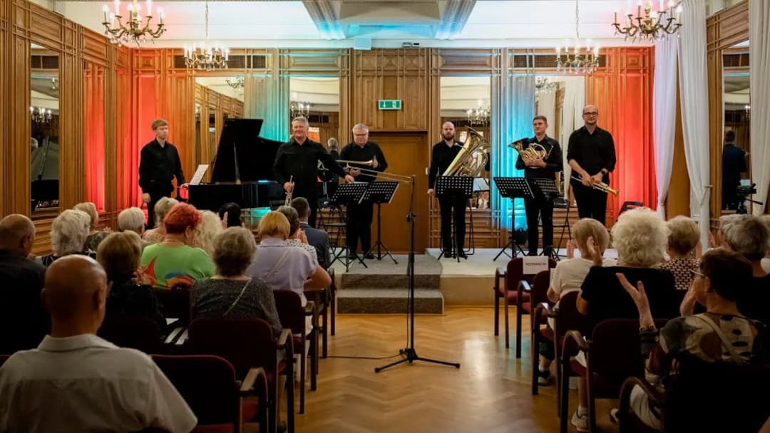 Kwintet dęty blaszany - poznaj instrumenty i ich rolę w muzyce