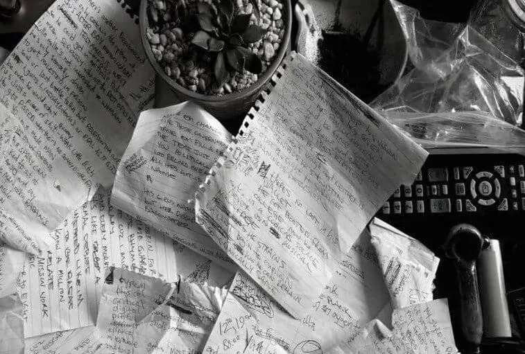 Jak napisać tekst rapowy: 7 kroków do stworzenia własnego kawałka