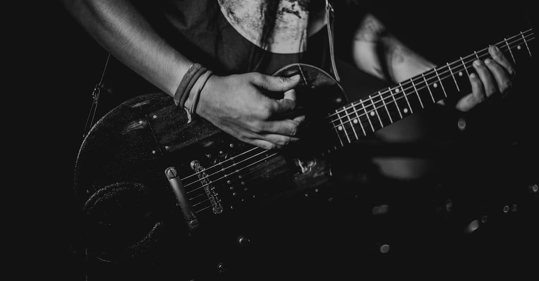 Jak dobrać strój wokalny? Poradnik dla wokalistów