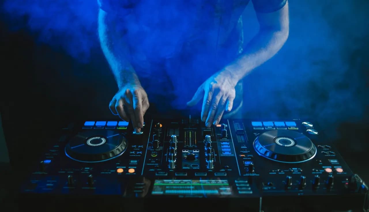 10 najpopularniejszych polskich DJ-ów muzyki klubowej